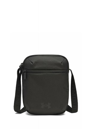 Zwarte compacte schoudertas met voorvak met rits, verstelbare band en Under Armour-logo op het onderste voorste midden.
