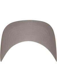 Sinipe cap, hallilt kangas koos õmblemise detailidega, sile tekstuur, kumer kuju, ilma logode või mustriteta, lai äär päikesekaitseks.