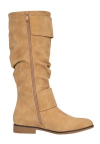 Bota alta de ante sintético en tono marrón claro, con cremallera lateral, diseño holgado, detalle de correa y tacón bajo en bloque. Textura suave con acentos mínimos.