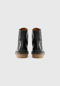 Chie Mihara TRISKA - Enkelkaarsjes - black