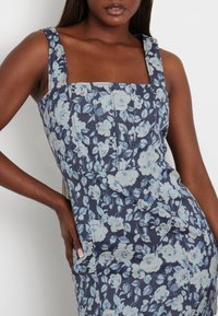 Guess KURZES MIT FLORALEM MUSTER - Farmerruha - blumenmuster blau