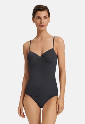 Schwarzes Top mit dünnen Trägern, ausgestattet mit einem V-Ausschnitt und einer glatten, dehnbaren Textur. Kombiniert mit passendem Bikini-Höschen.