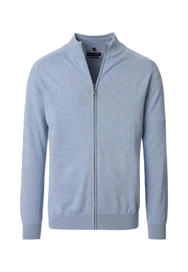 Ljusblå zip-up cardigan med ståkrage, ribbade ärmslut och nederkant, tillverkad av mjukt material, med en diskret logotyp på bröstet.