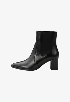 Schwarzer Lederknöchelstiefel mit spitzer Zehe, elastischem Seitenteil und Blockabsatz.