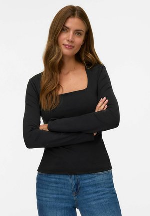 Zwarte lange mouwen top met een vierkante halslijn, aansluitend ontwerp, zachte stof en minimale naden, gecombineerd met blauwe denim jeans.