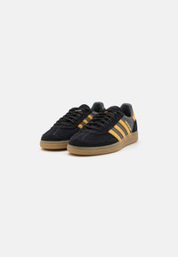 adidas Originals HANDBALL SPEZIAL UNISEX - Sportcipő - core black/preloved yellow/grey six