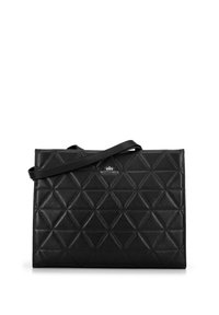 Borsa a mano nera in pelle con un motivo geometrico trapuntato, caratterizzata da una forma rettangolare piatta e una tracolla removibile.
