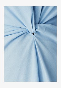 Valittu, powder blue