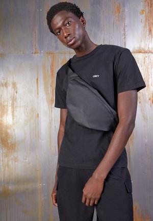 MICRO NOVEL - T-paita - pigment faded black