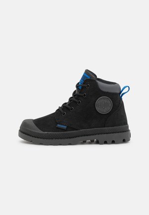 Palladium PAMPA HI CUFF WP UNISEX - Nööritavad poolsaapad - black