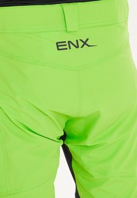 Endurance JAMAL M 2 IN 1 RADSPORT BIKE FAHRRAD - Friluftsshorts - green flash