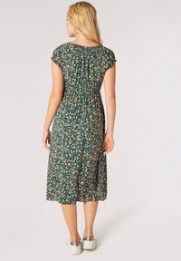 Apricot GARDEN FLORAL MILKMAID MIDI - Freizeitkleid - green