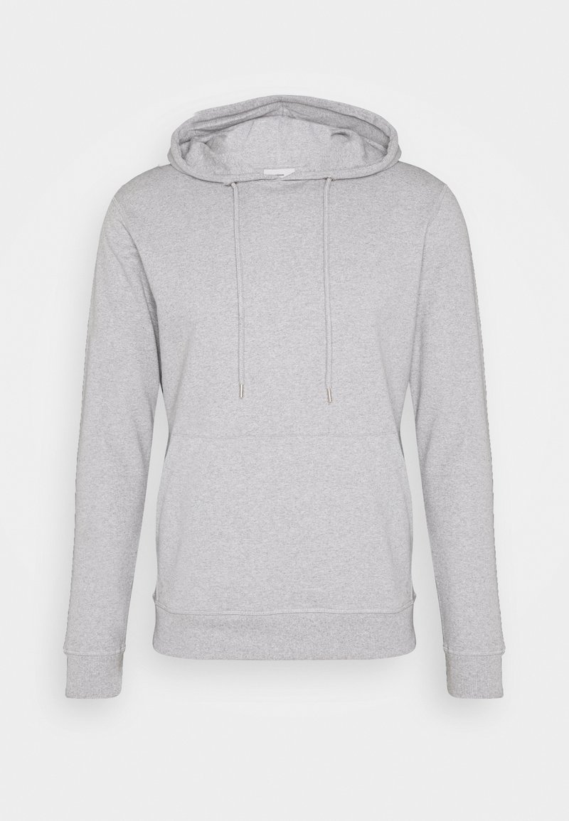 Sweat à capuche gris clair, manches longues, poche kangourou sur le devant et capuche avec cordon, présenté sur fond uni.