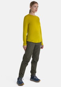 icebreaker LIGHT WEIGHT COOL-LITE SPHERE - Pitkähihainen paita - MEDIUM YELLOW