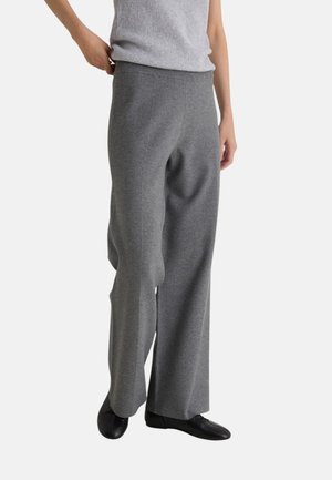 DE CORTE CON CINTURA ELÁSTICA - Pantalones - gris