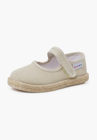 Lys beige lærred espadrille sko med rund tå, justerbar Velcro-rem og en flettet jute-sål. Glat tekstur, minimalistisk design.