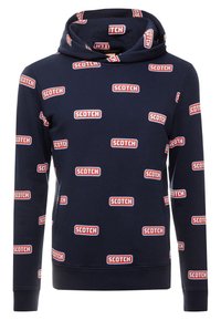 Sudadera de marina hecha de material suave, con logotipos repetidos en rojo y blanco de "SCOTCH", con un bolsillo tipo canguro y puños acanalados.