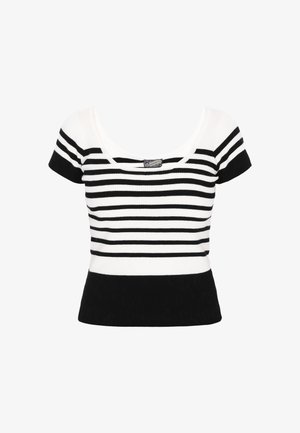 Top de manga corta a rayas blancas y negras con escote redondo y textura acanalada. Diseño ajustado con una banda negra sólida en el dobladillo.