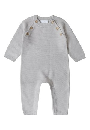 Hellgrauer gestrickter Baby-Strampler mit langen Ärmeln, rundem Hals und sechs Holzknöpfen entlang der Schultern und des oberen Brustbereichs.