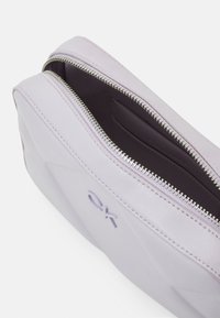 Calvin Klein RE LOCK QUILT CAMERA BAG - Borsa a tracolla - iris