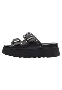 Sandali platform neri in pelle con due cinture regolabili e borchie metalliche. La suola presenta un design testurizzato e ondulato per garantire aderenza.