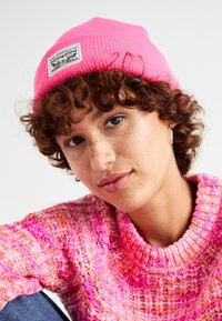 WOMEN'S BACKPATCH BEANIE - Cepure - pink  fluorecent