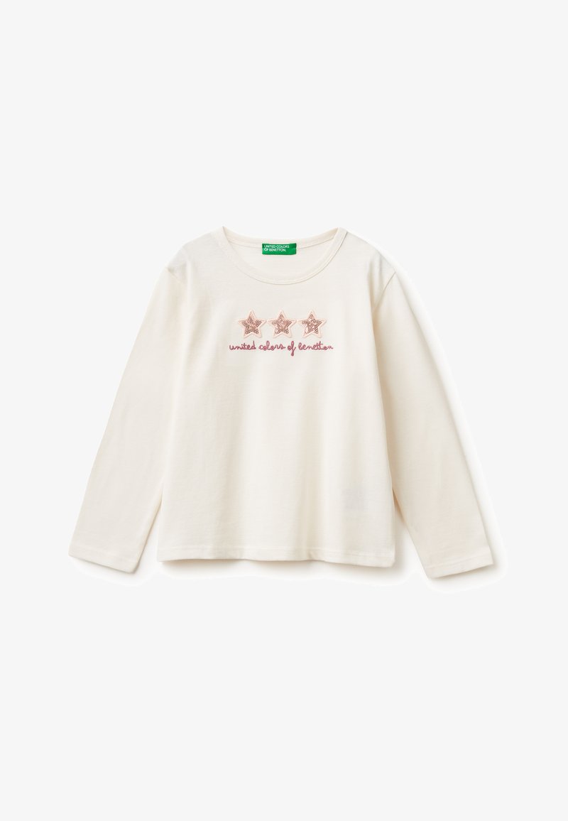 Crème kleurige t-shirt met lange mouwen van katoen met drie geborduurde sterren en de tekst "united colors of benetton" in roze eronder.