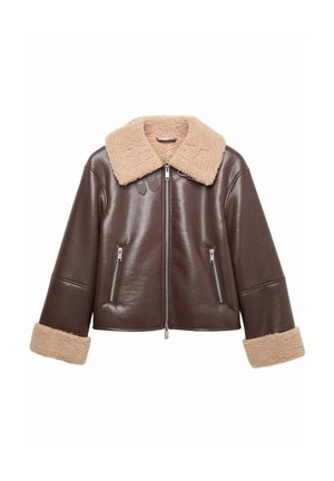 Braune Lederjacke mit einem beigen Lammfellkragen und -manschetten. Verfügt über Reißverschlusstaschen und einen Frontreißverschluss, der eine verkürzte Silhouette bietet.