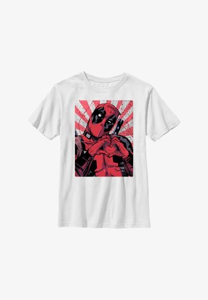 Maglietta bianca con un'immagine in stile fumetto di Deadpool che forma un cuore con le mani contro uno sfondo a esplosione rossa e bianca.