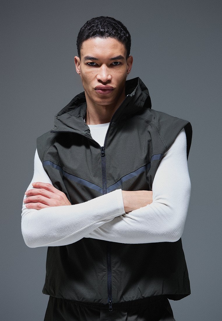 Nike Sportswear Lichte jas olijfgroen