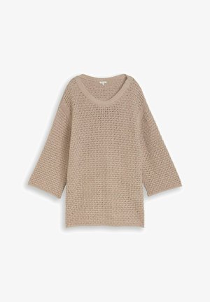 Bézs színű, laza kötésű hosszú ujjú pulóver kerek nyakkal és texturált mintával, fehér háttéren bemutatva.