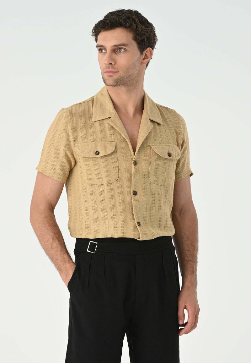 Camel Active Camicia Uomo A Quadri, Maniche Corte, Taschino Con Logo Ricamato, 100% Cotone, Vestibilità Normale - 5