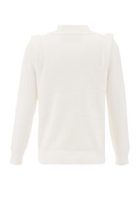 Maglione bianco a coste con collo alto, presenta spacchi laterali e dettagli sulle spalle, realizzato in morbido tessuto a maglia. Vista posteriore mostrata.