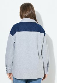 LAURASØN LANGARM  - Overhemdblouse - pale mottled grey