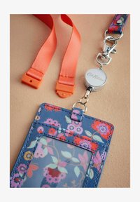 Nevybráno, navy lace petals