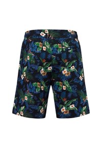 Pantaloni corti neri con una vivace stampa floreale tropicale con foglie verdi, fiori bianchi e arancioni, e accenti blu. Design casual, tessuto traspirante.