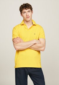Tommy Hilfiger REGULAR - Poloshirt - primary yellow