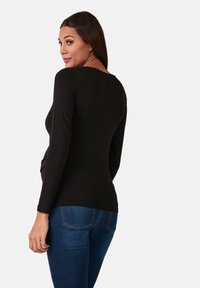 M.M.C. Langarmshirt - schwarz