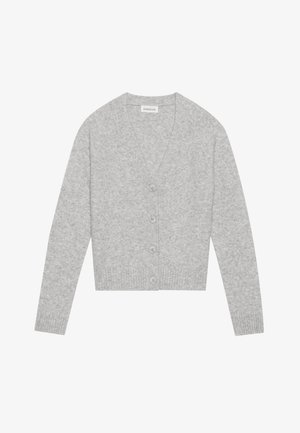 Cardigan cinza feito de material suave, com decote em V, cinco botões à frente e punhos e bainha canelados.