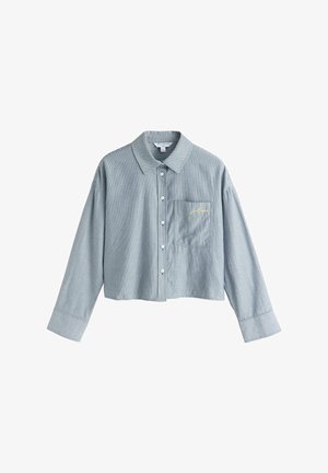 Blå och vit randig långärmad kort tröja med knappar och en bröstficka med liten gul textbroderi.