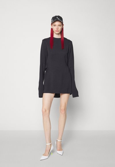 032c SHORT EVENING DRESS - Robe de soirée - dark plum