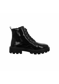 Bottines en cuir verni noir avec une semelle épaisse noire, six œillets et une languette à l'arrière pour un enfilage facile.