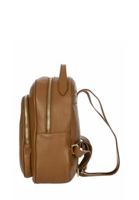 Sac à dos en cuir marron avec deux compartiments zippés, des bretelles réglables et une poignée supérieure. Surface texturée avec des accents en métal doré.