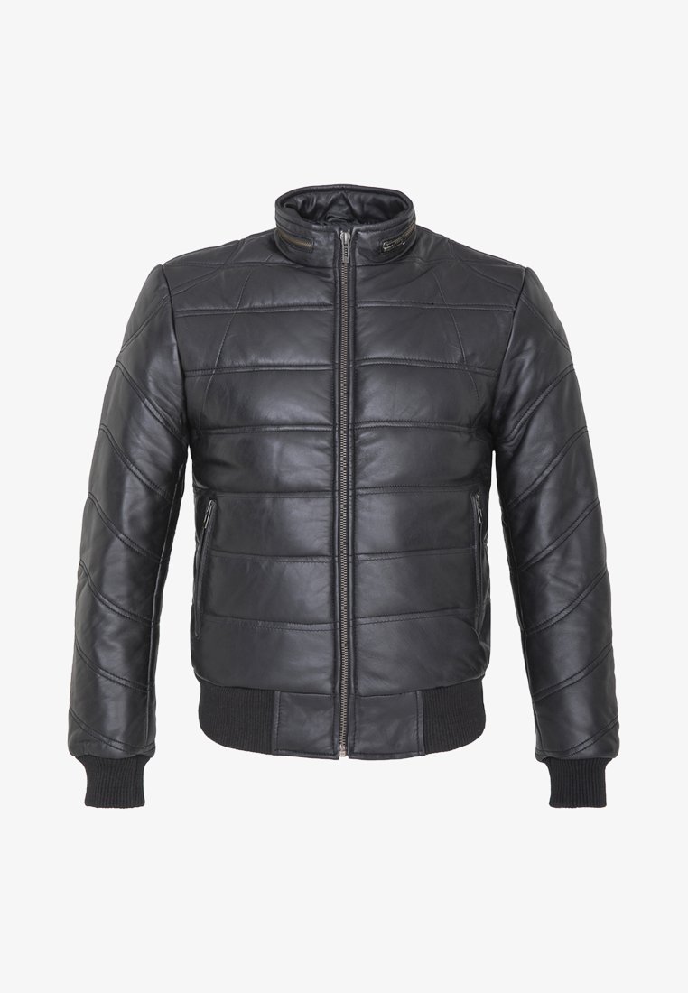 Zwarte leren bomberjack met een gequilt patroon, hoge kraag, ritssluiting aan de voorkant, twee zijzakken en ribgebreide manchetten en zoom. Gladde textuur.