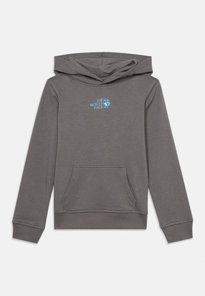 Γκρι φούτερ με κουκούλα, μπροστινή τσέπη και ανοιχτό μπλε λογότυπο "The North Face" στο στήθος, παρουσιάζεται απλωμένο σε λευκό φόντο.