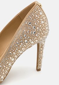 MICHAEL Michael Kors ALINA FLEX - Pantofi clasici cu toc - pale gold