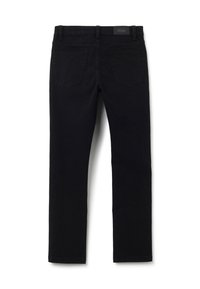 Jeans de mezclilla negros con un corte ajustado, que cuentan con un diseño clásico de cinco bolsillos y una textura suave. Talle estándar con una etiqueta de marca sutil.