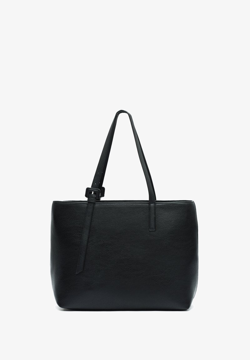 Czarna skórzana torba na ramię z regulowanymi paskami, prostokątny, uporządkowany kształt, gładka faktura i minimalistyczny design. Brak widocznych elementów sprzętowych.