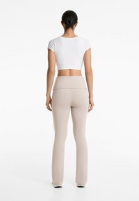 OYSHO RIB SOFT TOUCH CROSSOVER - T-shirt basic - white