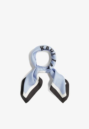 Sciarpa azzurro chiaro con bordi a righe nere e bianche e testo nero "KARL LAGERFELD" parzialmente visibile, legata a loop.